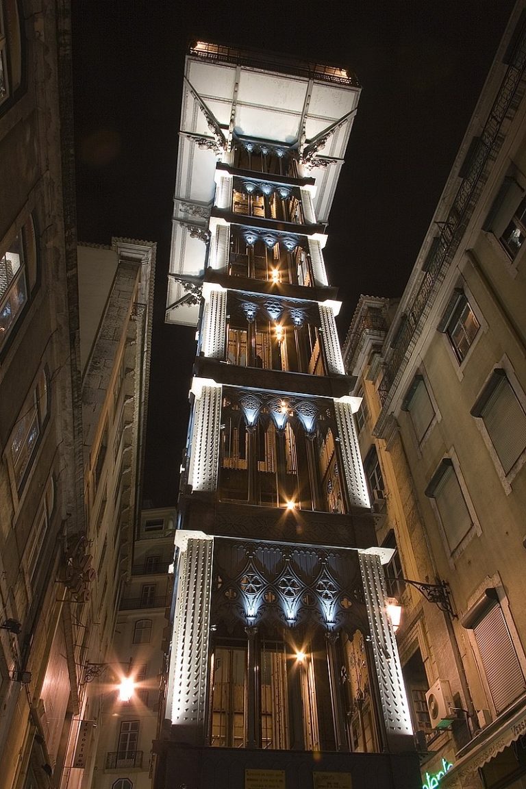 Lisbon_Lisboa_historic_elevator_Santa_Justa_Luca_Galuzzi_2006