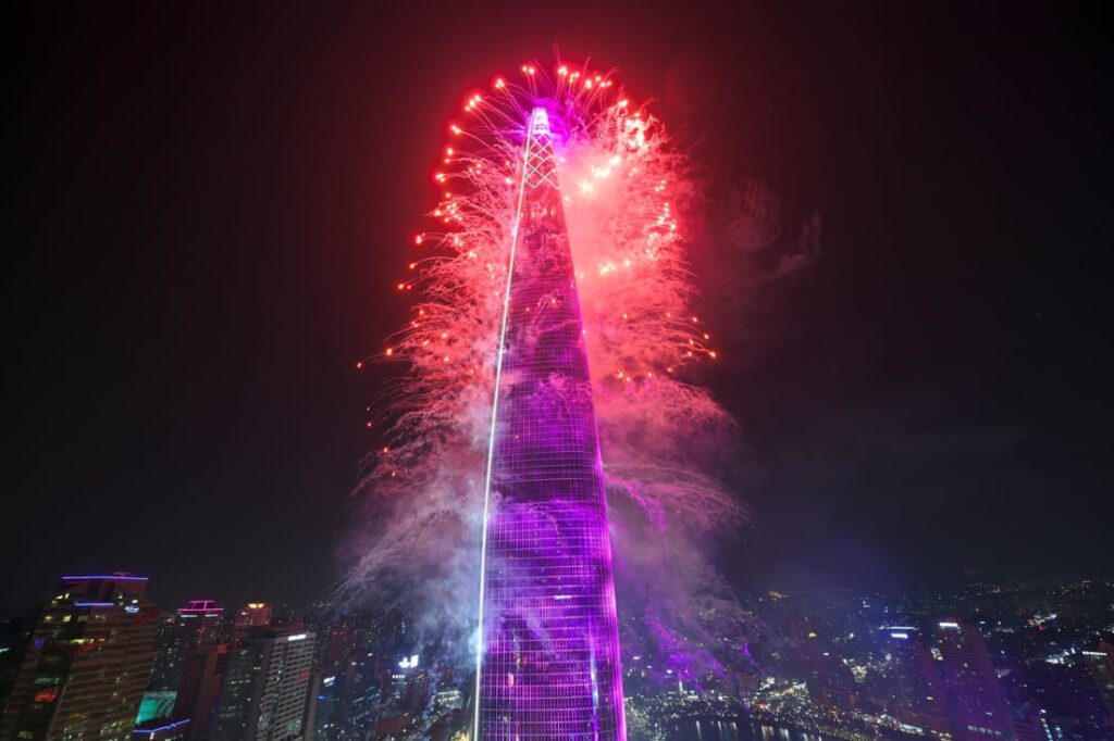 Thap-Lotte-World-Han-Quoc-voi-nhung-cai-nhat-thu-vi6-1024x682